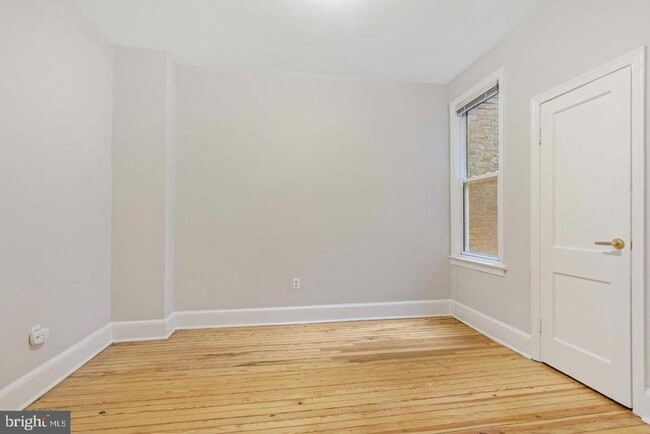 Building Photo - 1221 D St NE