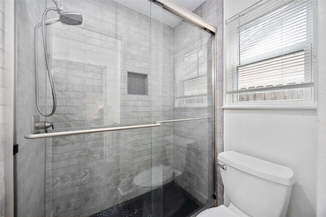 Building Photo - 22419 Deville Dr