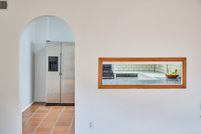 Building Photo - 6148 Glen Holly St