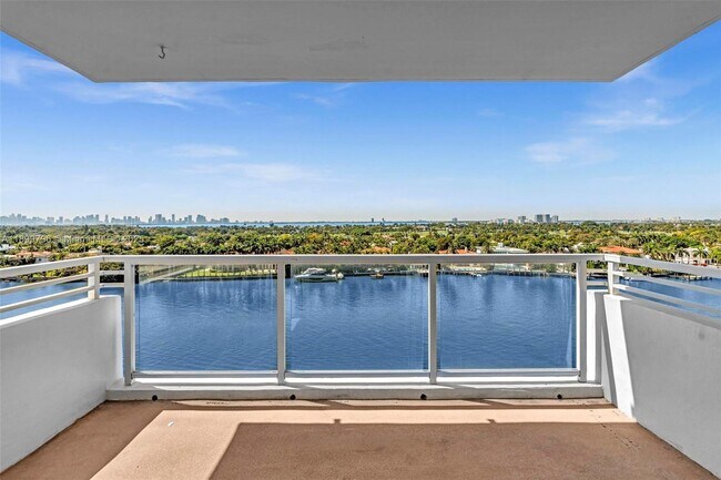 Building Photo - 5600 Collins Ave
