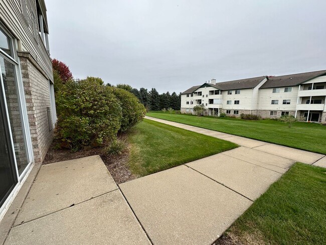 Building Photo - Caledonia Condo! Two Bedroom - Two Full Ba...