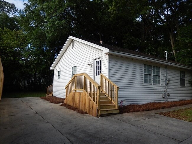 Building Photo - 1519 Pepper Dr