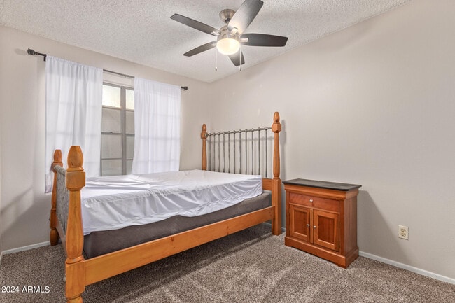 Building Photo - 921 W University Dr