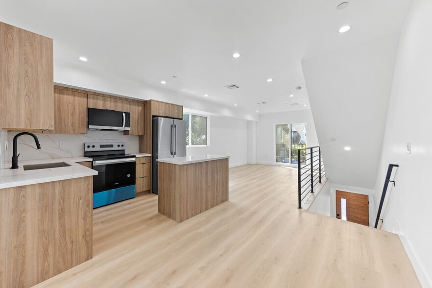 Building Photo - 3207 W 18th St