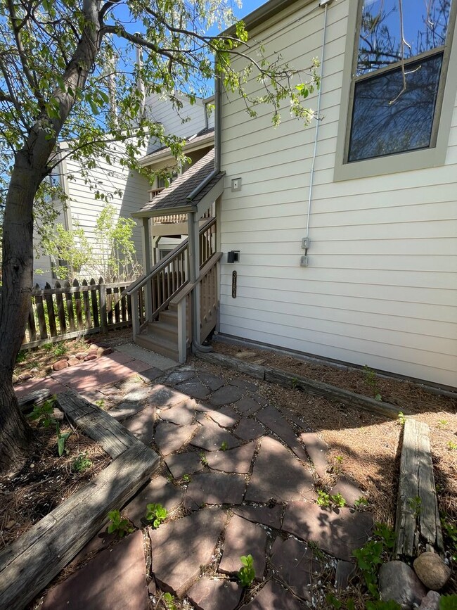 Building Photo - BEAUTIFUL 2 Bed 1 Bath Condo in Boulder