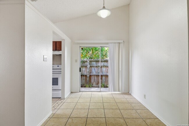 Building Photo - 8918 Fall River Dr