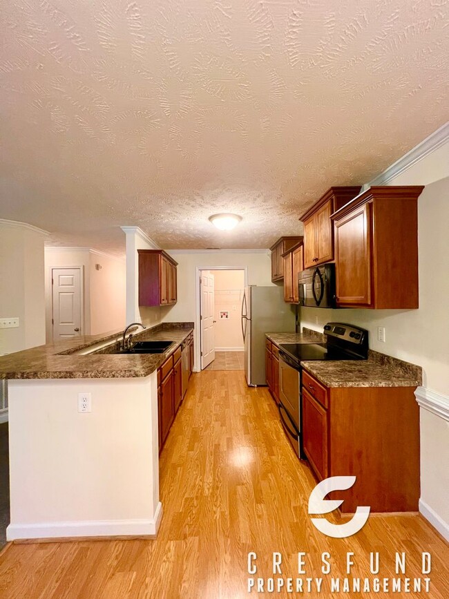 Building Photo - GATED COMMUNITY - Freshly Painted 2 Bed 2 Bath Condo AVAILABLE NOW