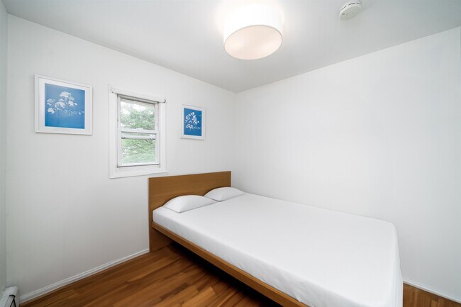 Building Photo - 331 Varick St