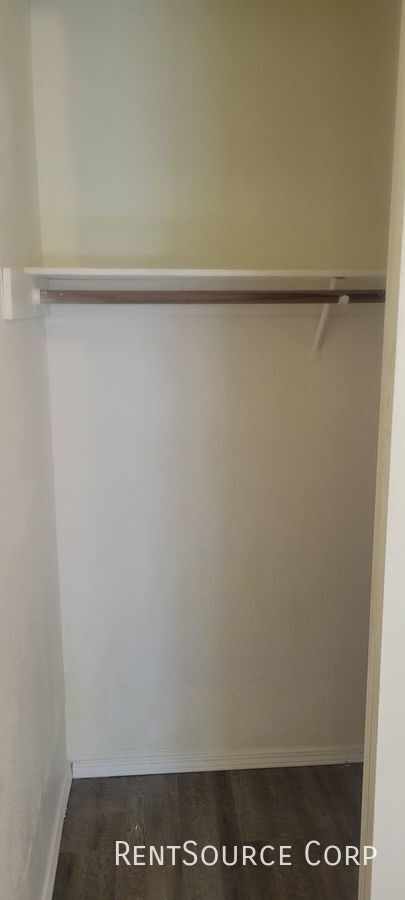 Building Photo - 3 Bedroom 2 Bath Single Family Home in Bar...