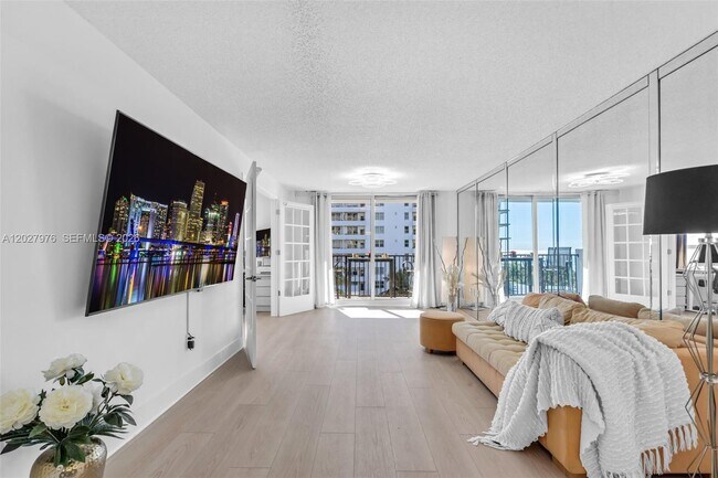Building Photo - 9273 Collins Ave