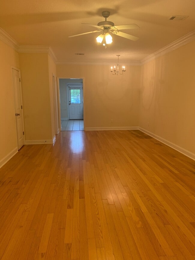 Building Photo - Beautiful Townhome for Rent