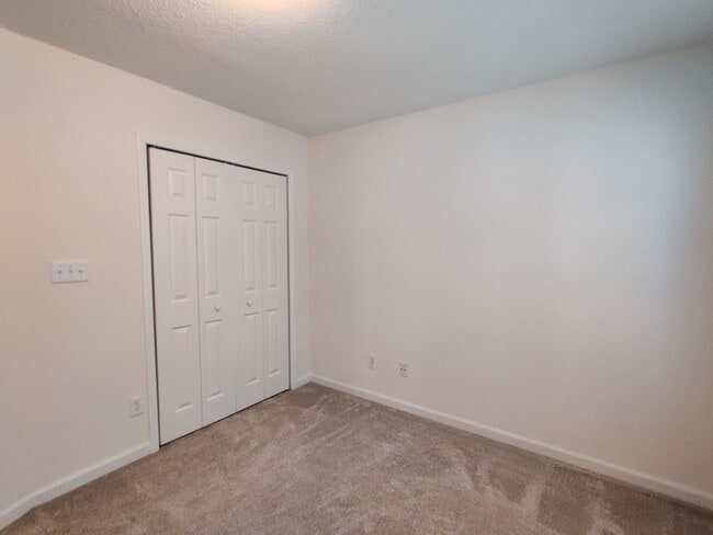 Building Photo - Townhome in Ballyntyne