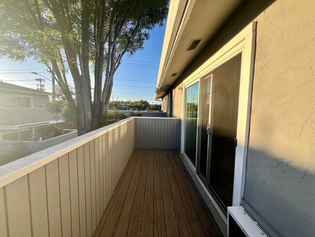 Building Photo - Renovated 2-bedroom, 1-bath Unit