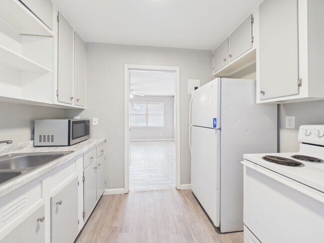 Building Photo - ~ALL BILLS PAID! 2 bedroom Duplex for rent! ~