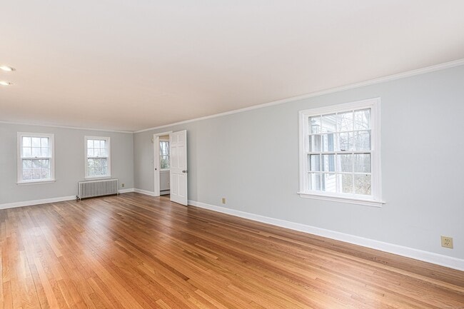 Building Photo - 1670 Hartford Tpke