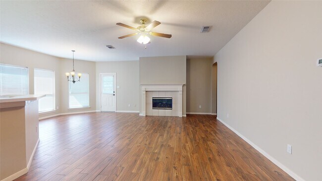 Building Photo - 4822 Silverlake Dr