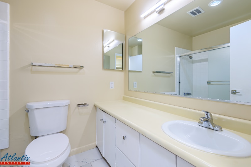 Building Photo - 555 S 10th St