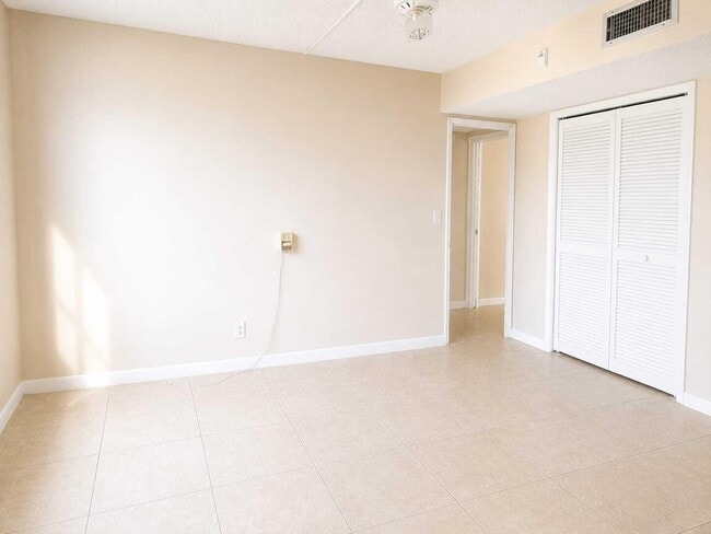 Building Photo - 2681 S Course Dr