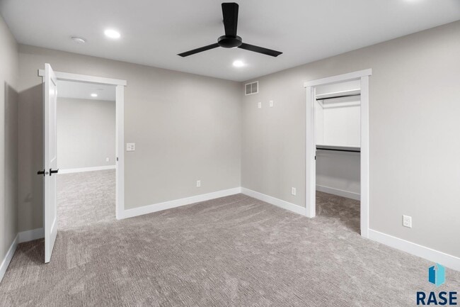 Building Photo - 1137 N Thompson Ave