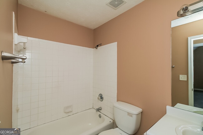 Building Photo - 2095 Sugar Creek Falls Ct