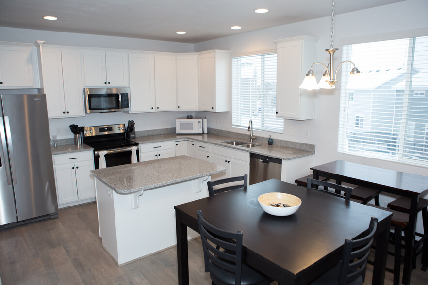 Kitchen with granite counters - 3013 South Red Pine Drive