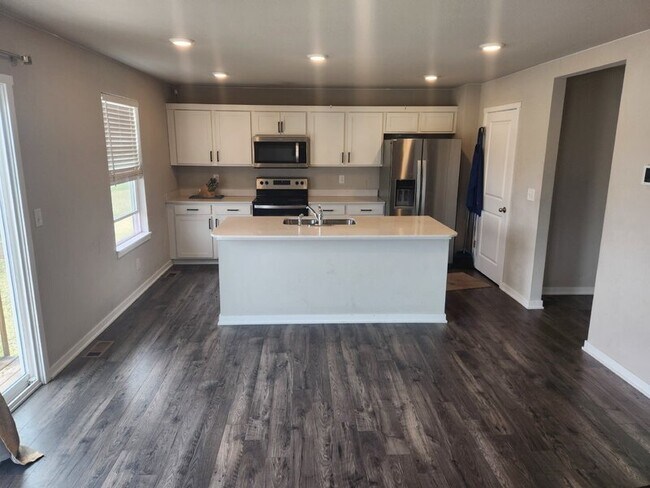 Building Photo - 4175 Cheyenne Ct