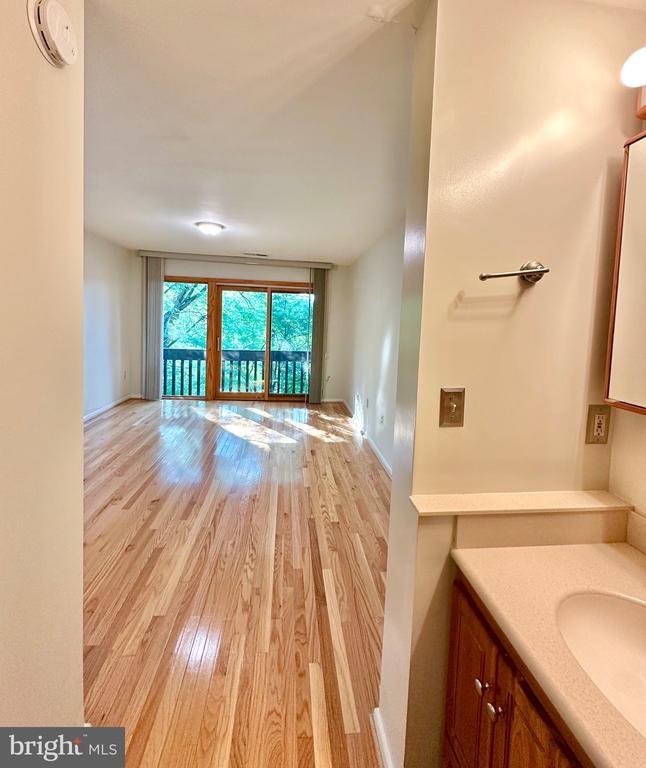 Building Photo - 2021 Lakebreeze Way
