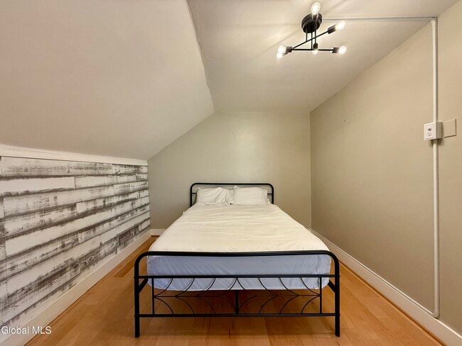 Building Photo - 5 Church St