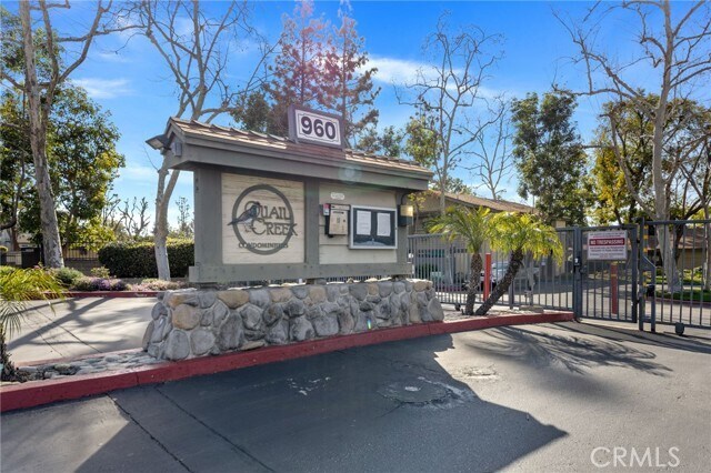 Building Photo - 960 E Bonita Ave