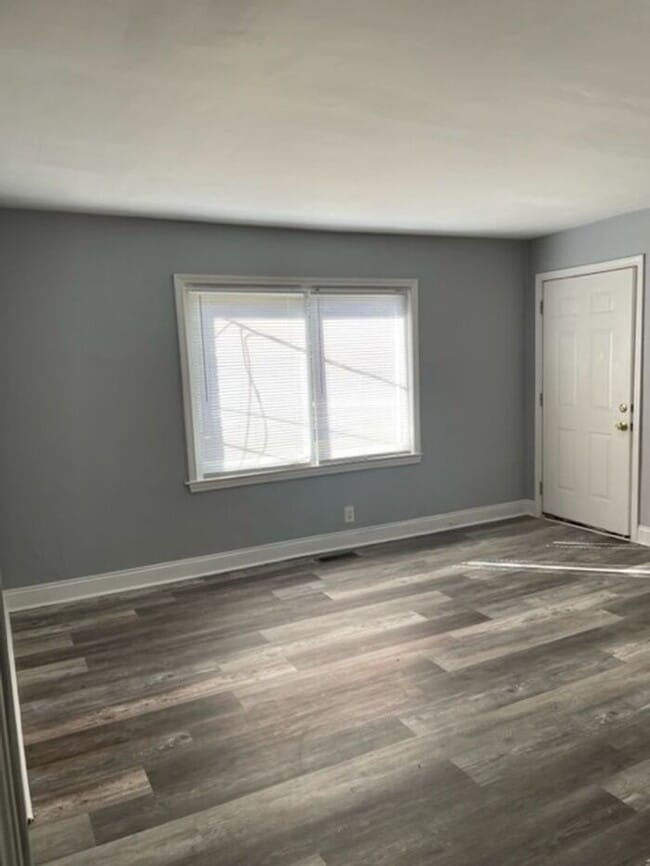 Building Photo - Updated two bedroom one bath duplex in Cap...