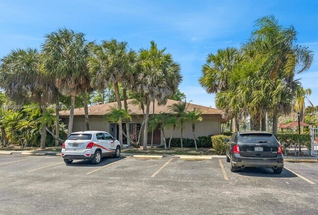 Building Photo - 10835 SW 112th Ave