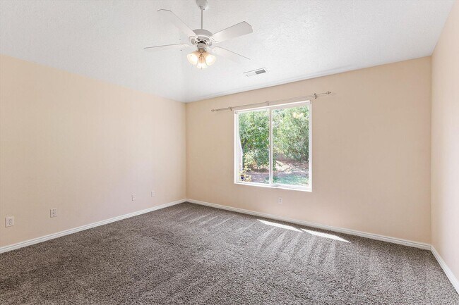 Building Photo - 597 N 2240 E