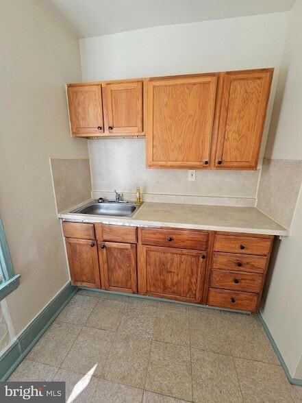 Primary Photo - 5515 N Fairhill St