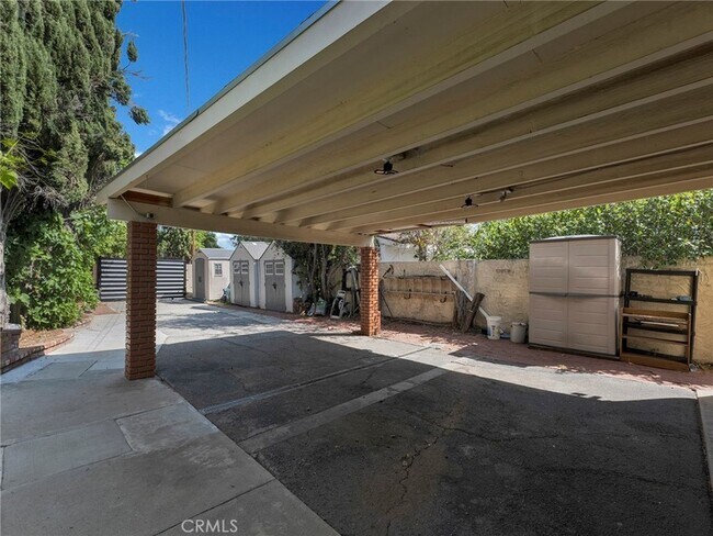 Building Photo - 10918 Reseda Blvd