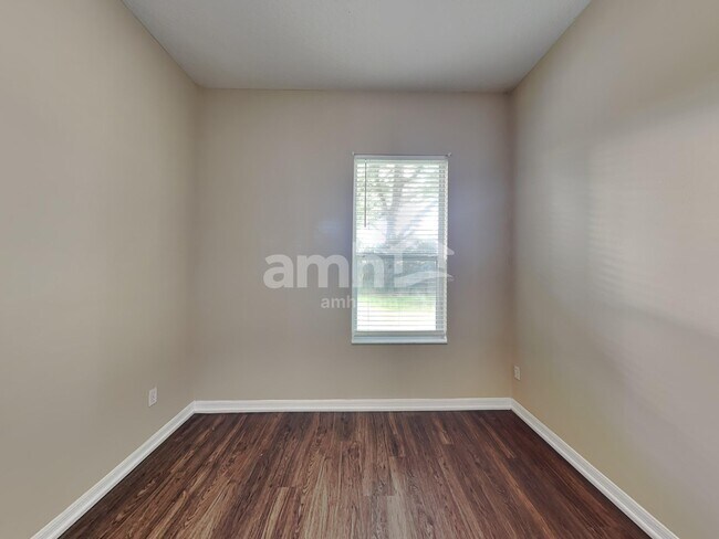 Building Photo - 2042 Ancient Oak Dr