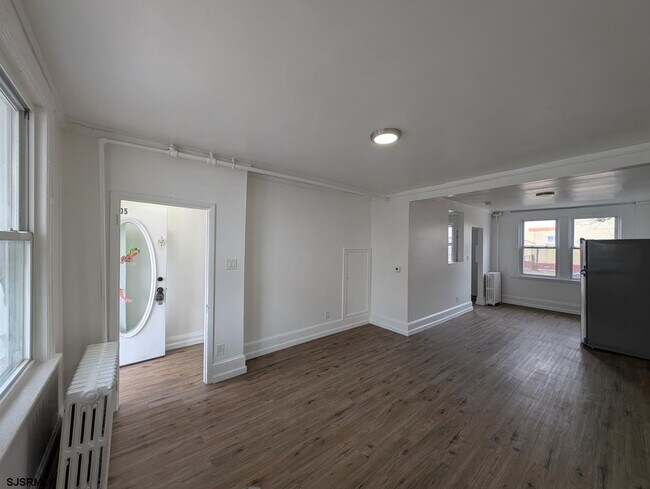 Building Photo - 1005 N Michigan Ave