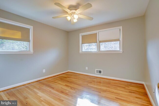 Building Photo - 6417 Earlham Dr