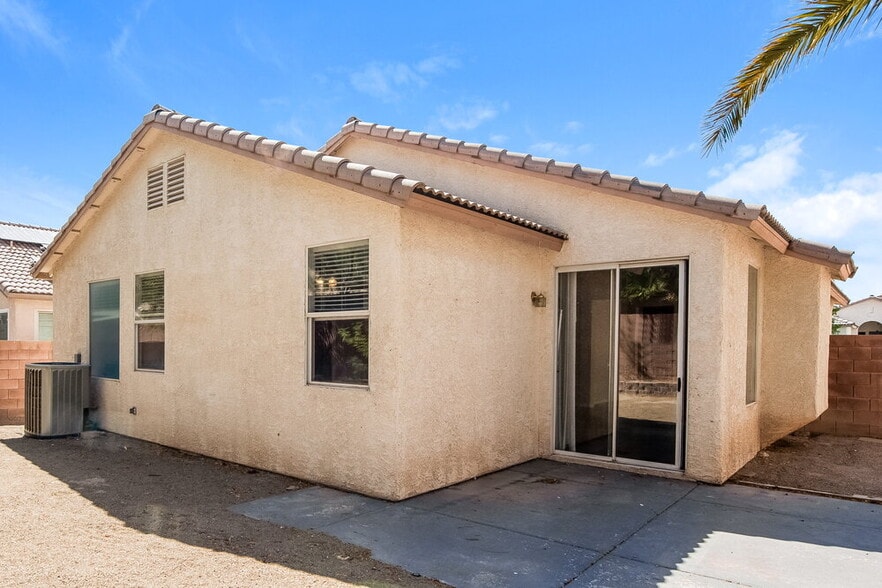 Building Photo - 2520 Bahama Point Ave