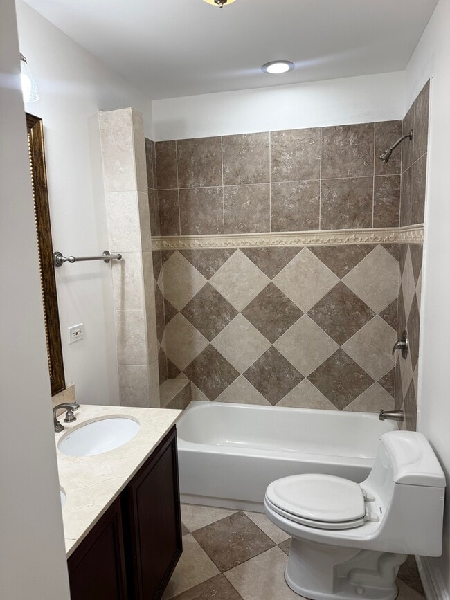 Building Photo - 4852 S Prairie Ave