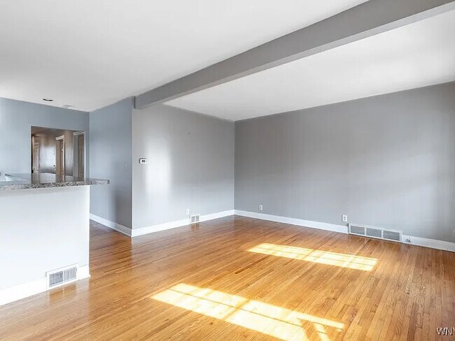 Building Photo - 221 Lexington Ave