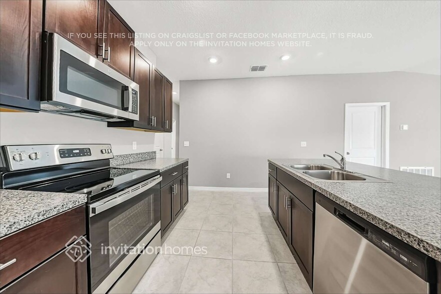Building Photo - 1569 Blue Rose Dr
