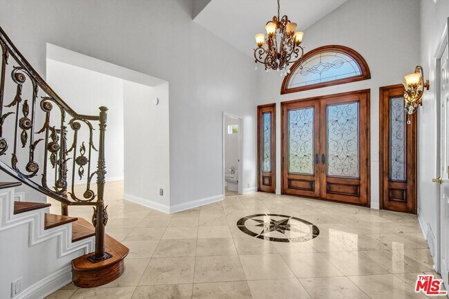 Building Photo - 1515 Outlook Cir