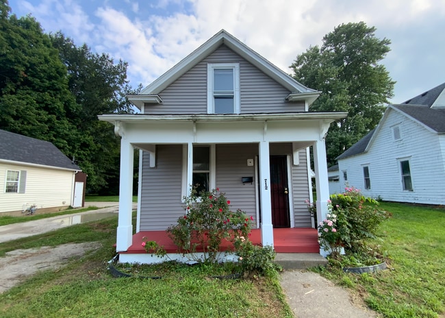 Primary Photo - 712 Commercial St
