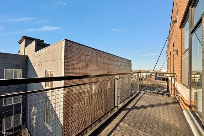 Building Photo - 2 S Leavitt St