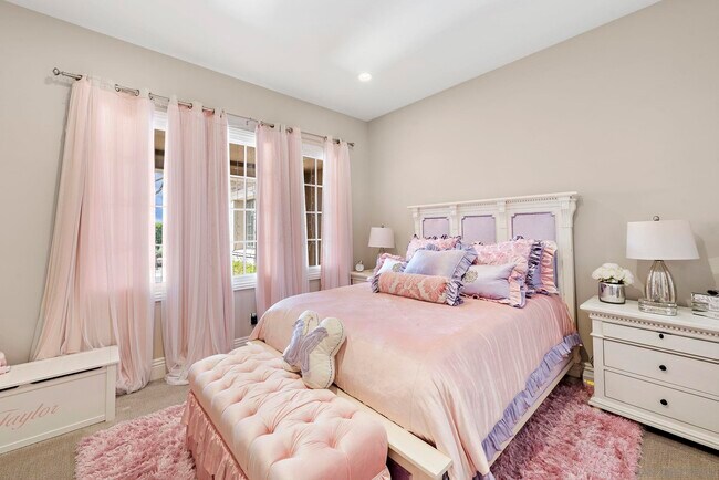 Building Photo - 14748 Valle Del Sur Ct