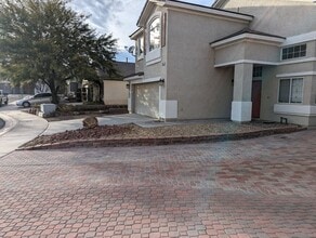 Building Photo - 4 Bedroom, 3 bath, RV parking Separate yard home
