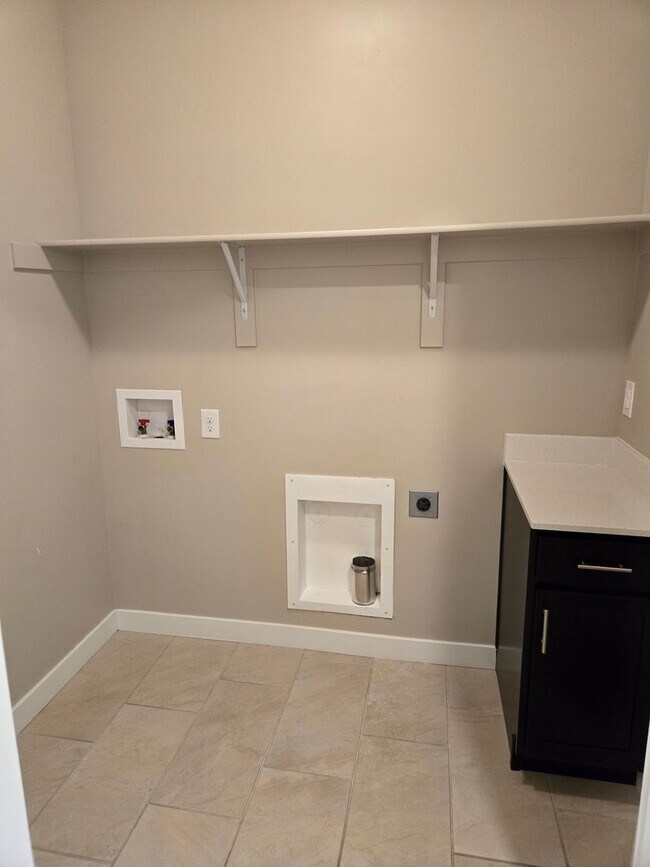 Building Photo - 2422 N Penstemon Wy