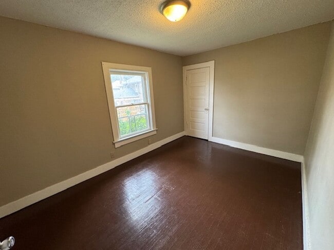 Building Photo - 414 Rose Ln
