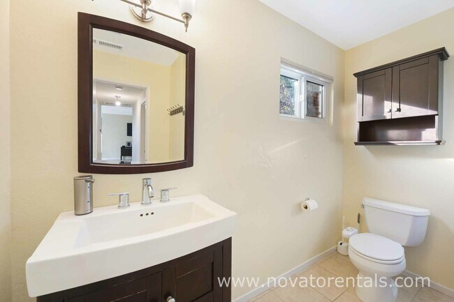 Building Photo - 2450 Center Rd