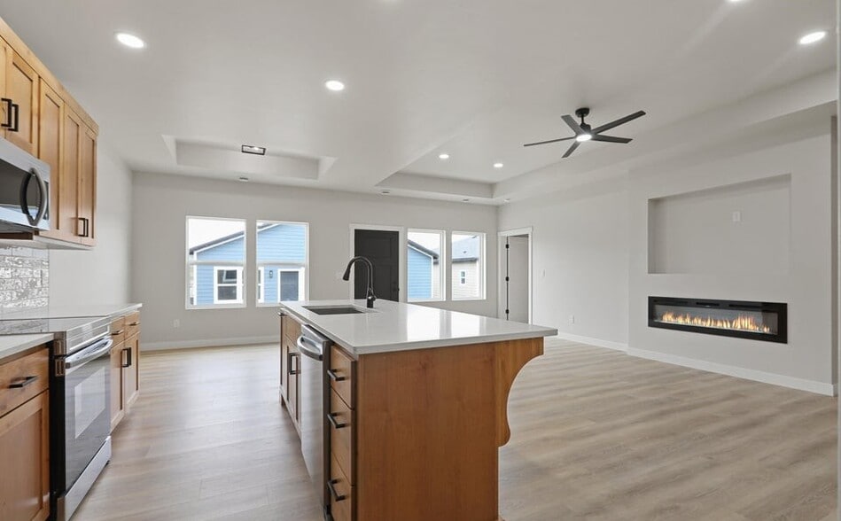 Building Photo - 3417 35th St W